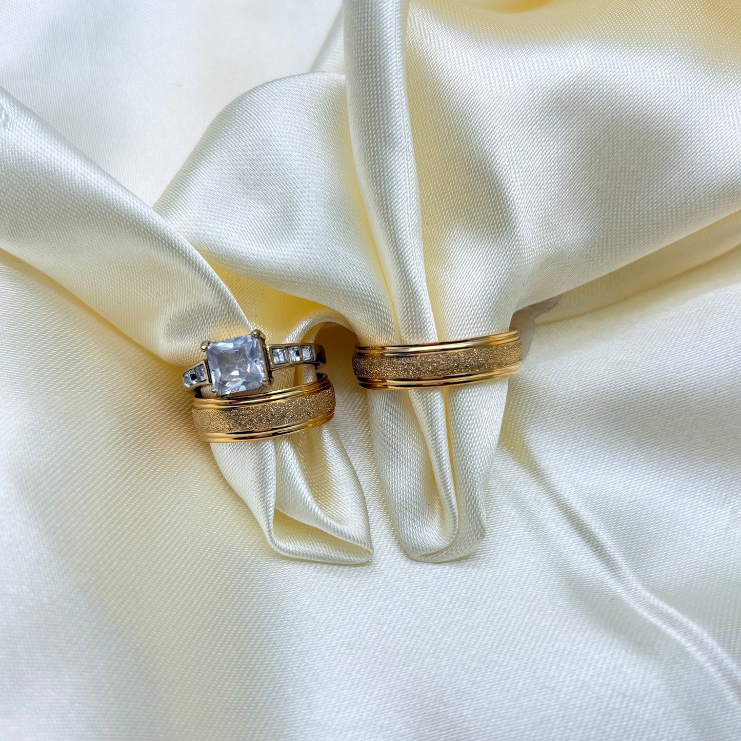 ANILLO COMPROMISO DORADO