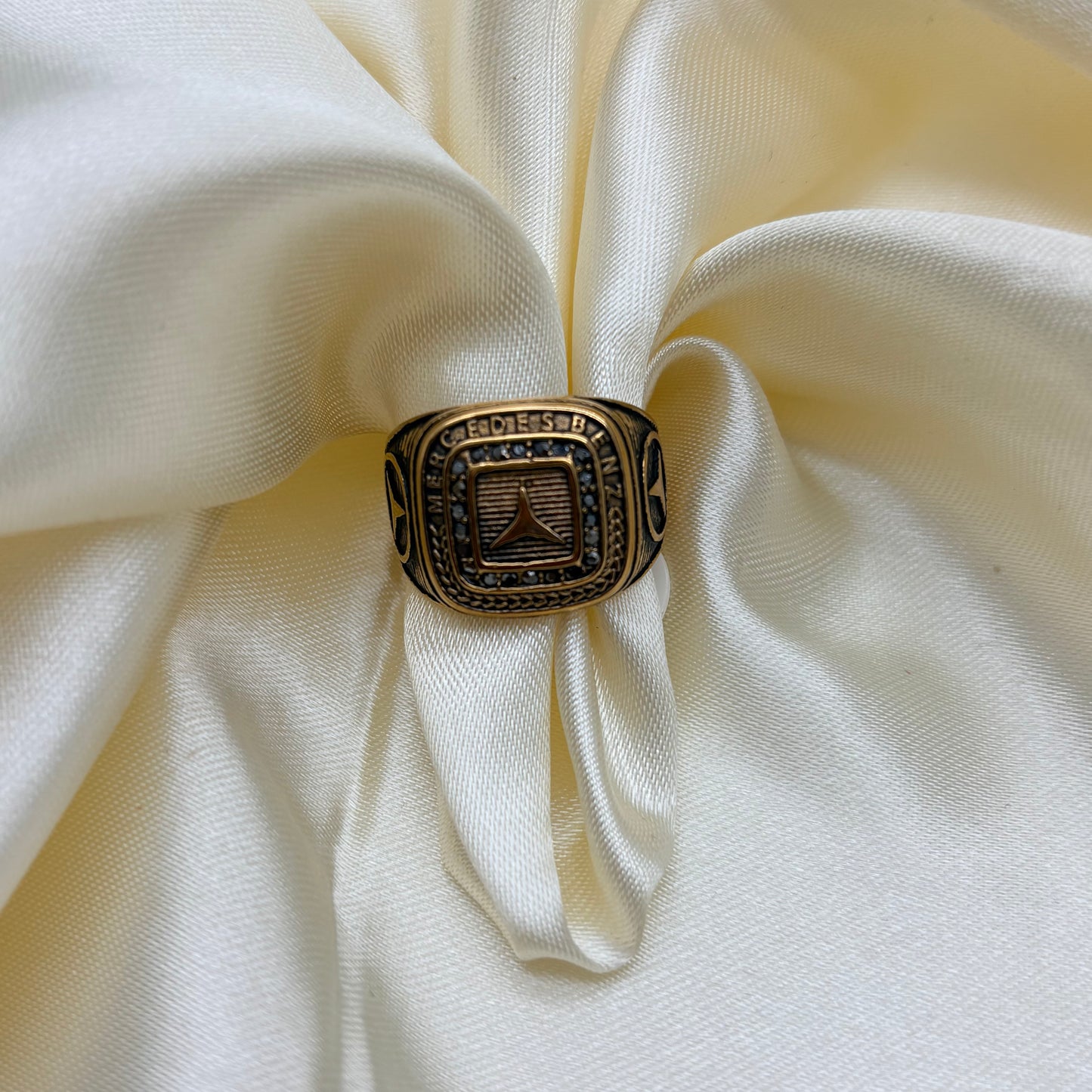 ANILLO HOMBRE DORADO