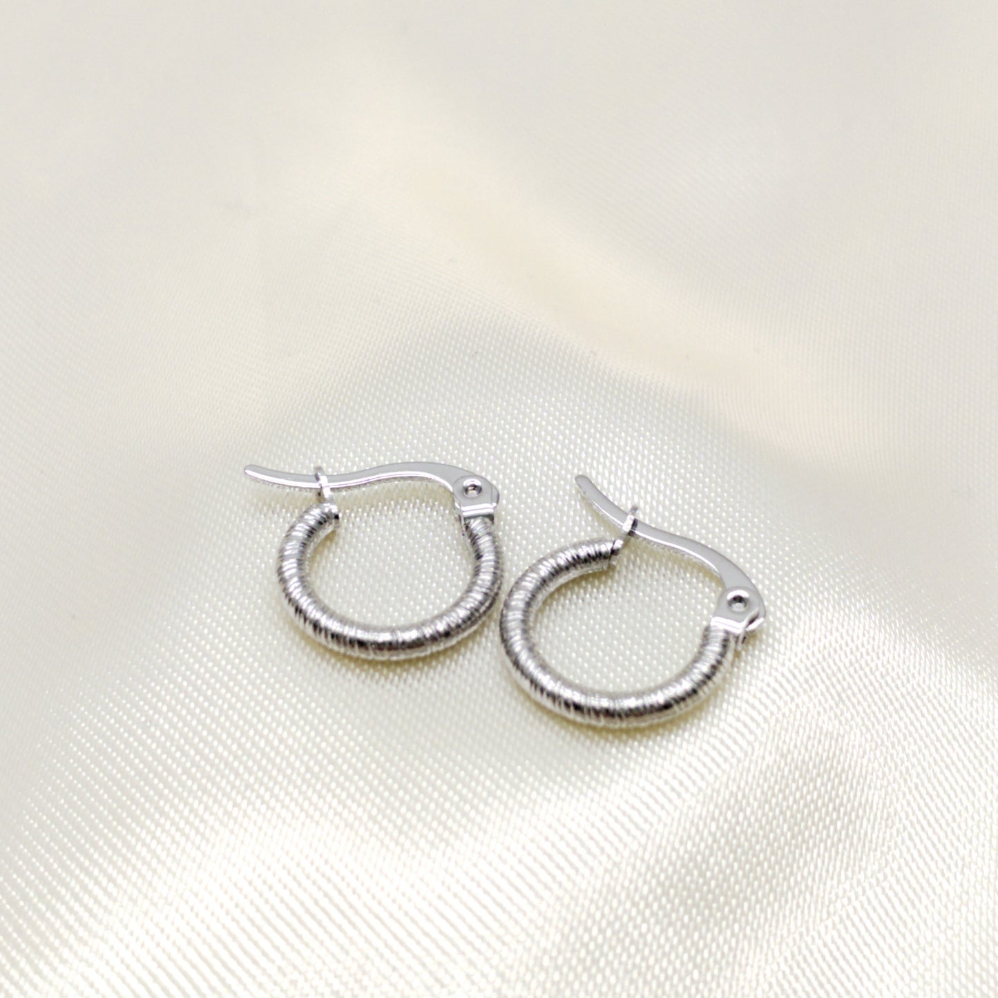 ARGOLLA LABRADA PLATEADA