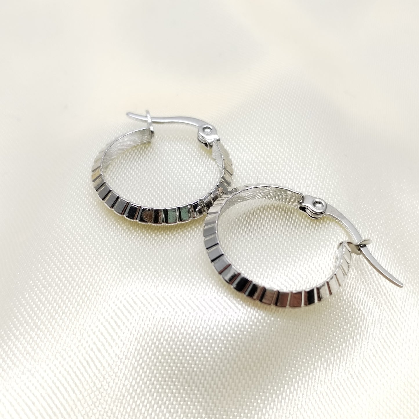 ARGOLLA LABRADA PLATEADA