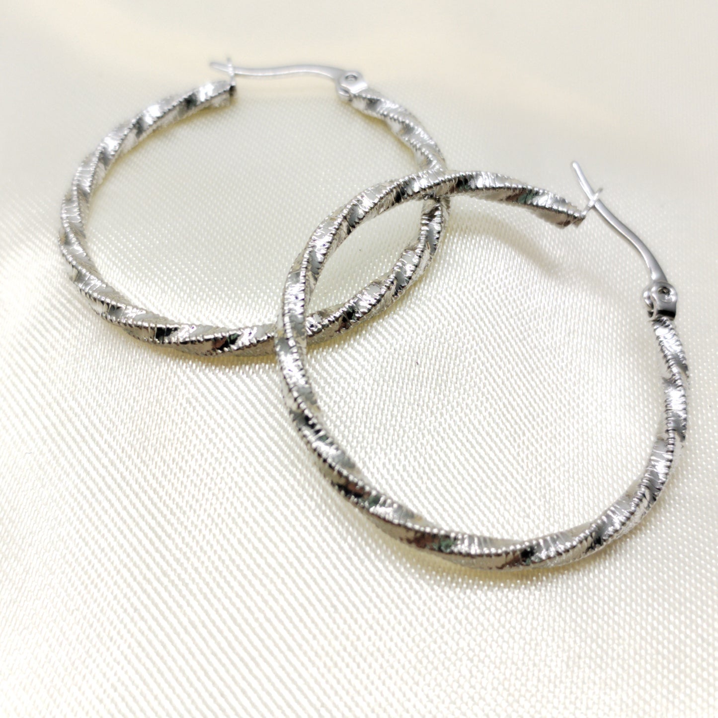 ARGOLLA LABRADA PLATEADA