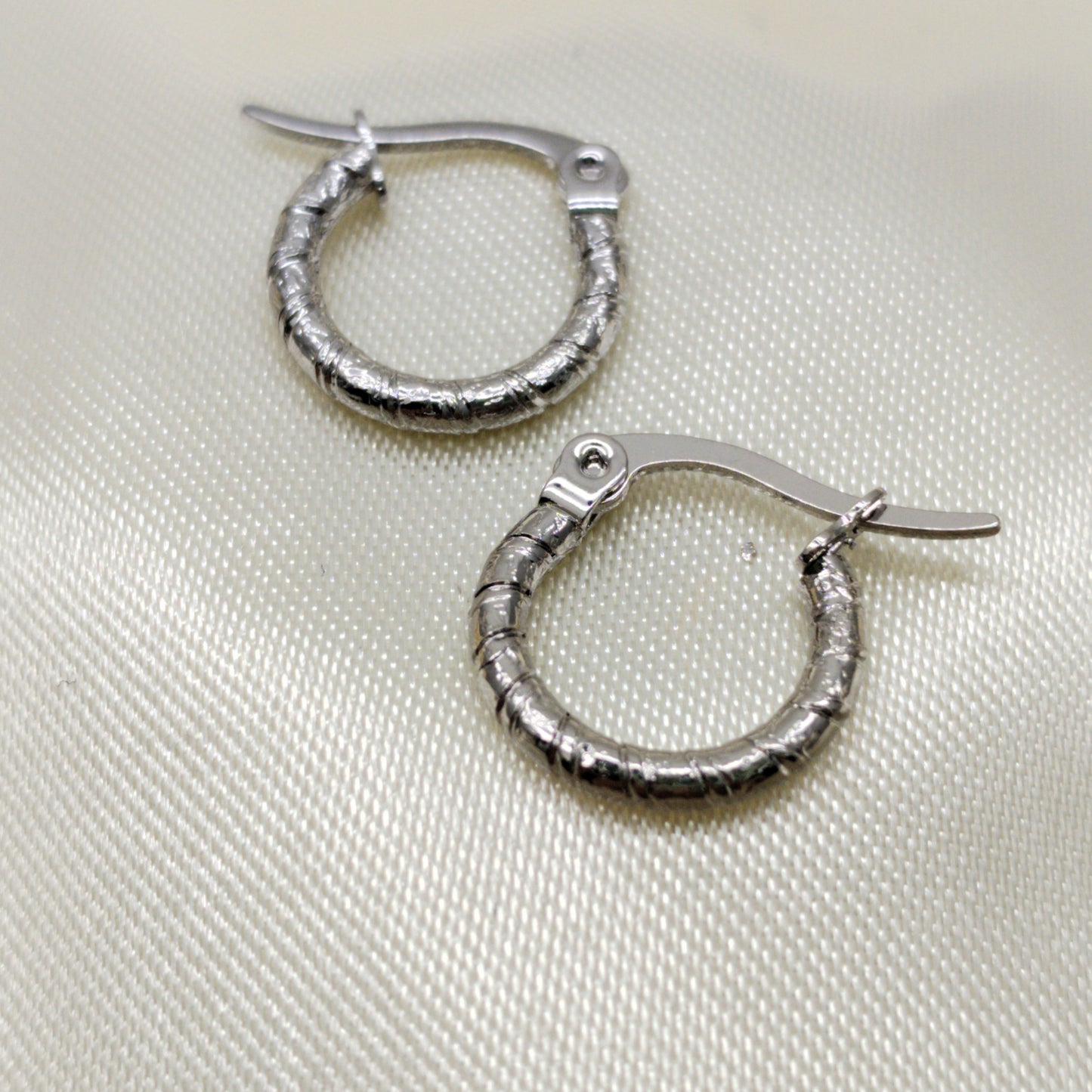 ARGOLLA LABRADA PLATEADA